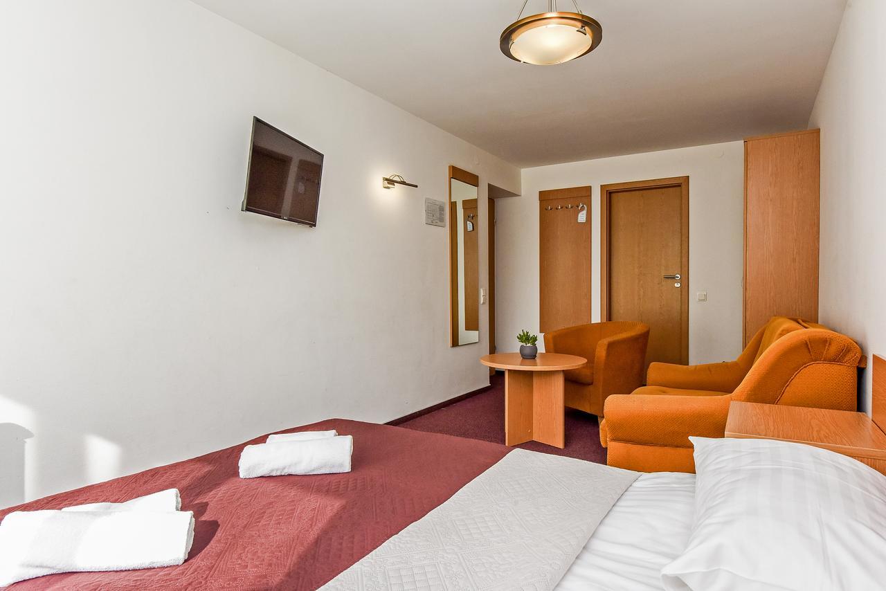 Muza Hotel พาลังกา ภายนอก รูปภาพ